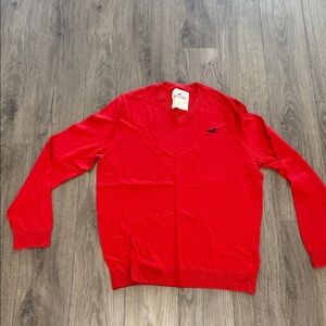Hollister Men's V-Neck Sweater in Bright Red XL
